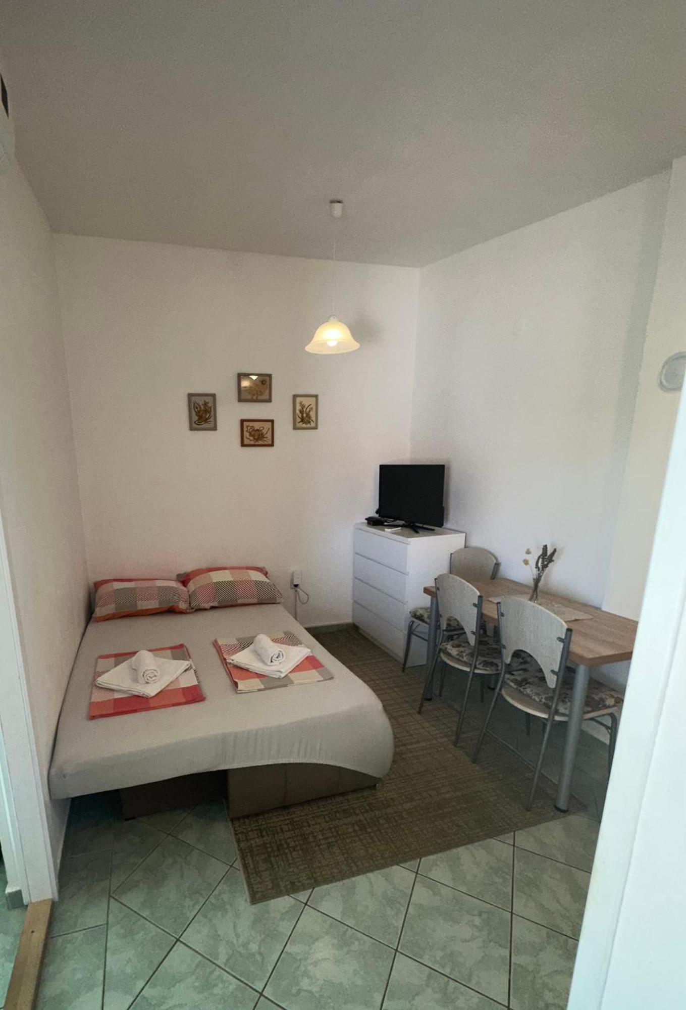 Apartmani Matovina Vir Buitenkant foto